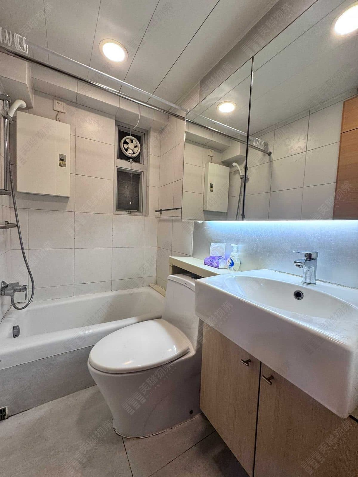 Kong Wan Hou Ting Tower 07, Middle floor, Flat D photo 1