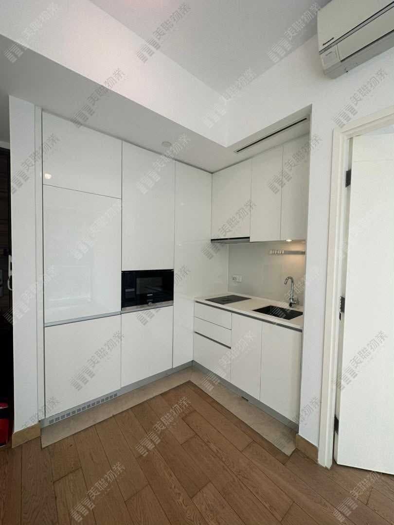 Savannah Tower 2A, Middle floor, Flat D photo 1