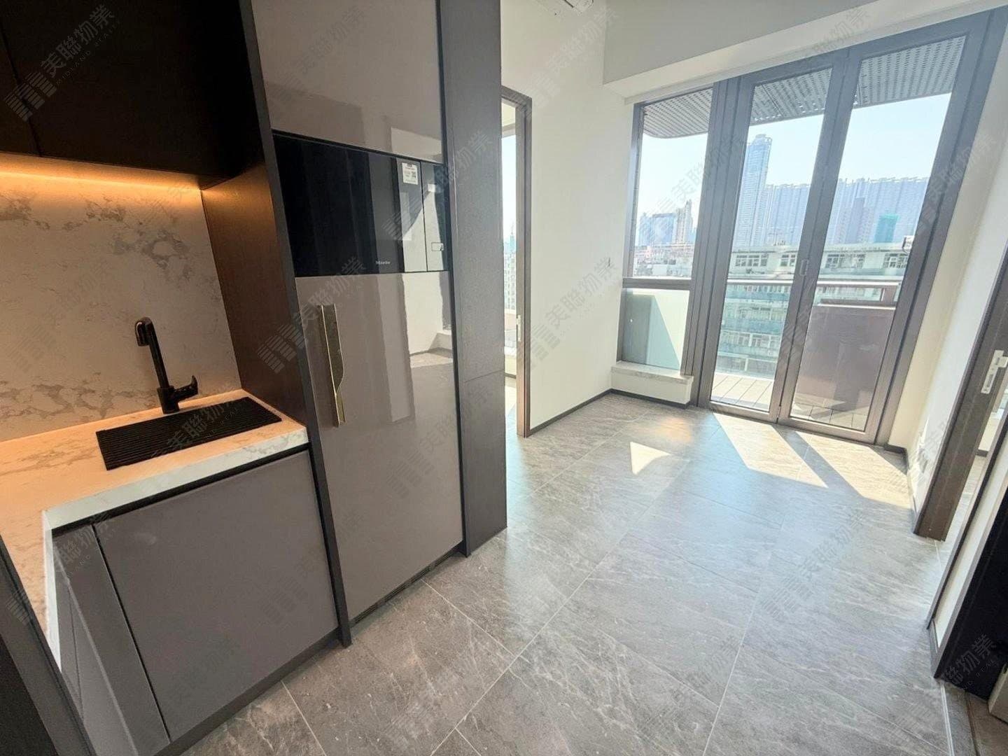 Belgravia Place Tower 1A, Low floor, Flat 1 photo 1