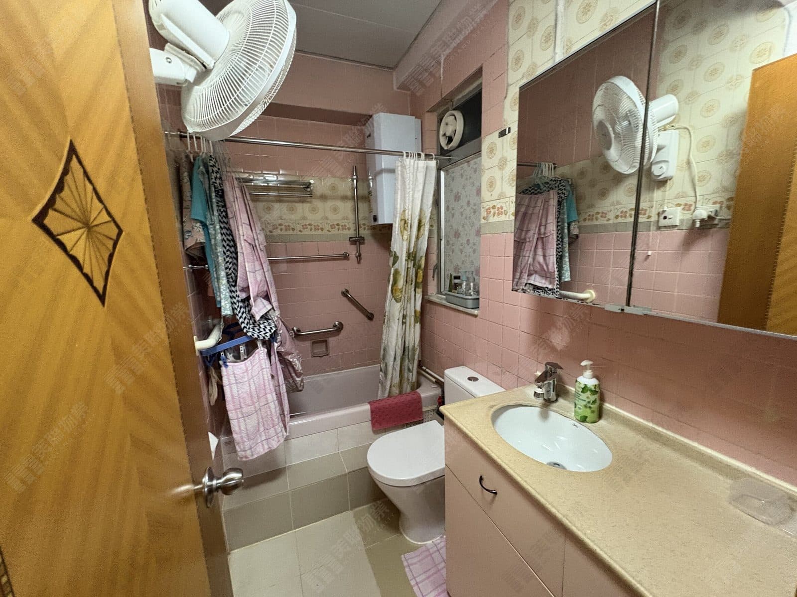 Fu Lam Daai Ha Middle floor, Flat A photo 1