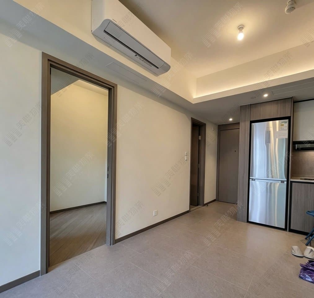 Yoho West Tower 1B, Low floor, Flat B6 photo 1